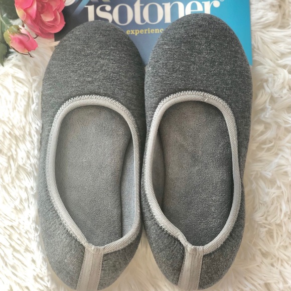 New with tags ISOTONER 360 Memory Foam Slippers